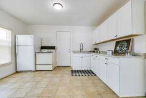 499 W 47th St (9)