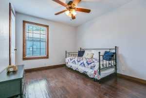 2706 San Antonio St (27)