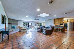 1000 Lakeside Dr (12)